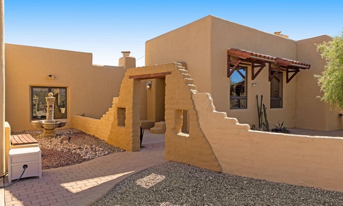 Tucson House | Dazzling mountain-view home with pool, office & Starlink internet - dog-friendly