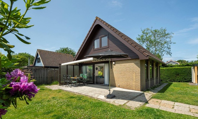 Renesse House | De Bongerd 79 holiday home in Renesse near beach and sea