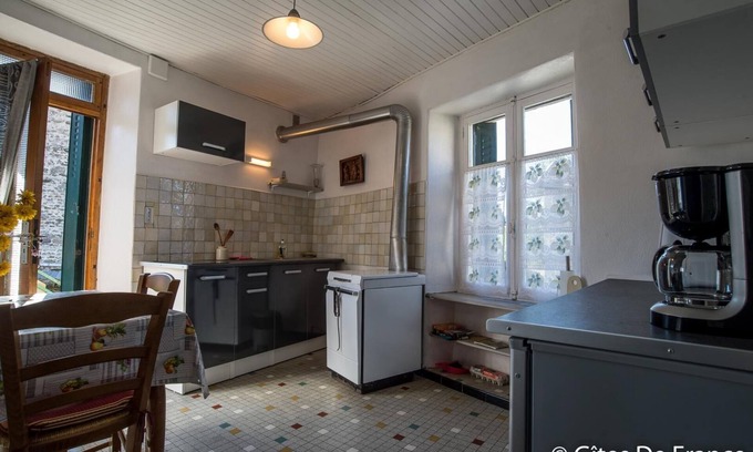 Medeyrolles House | De La Fayolle - MEDEYROLLES