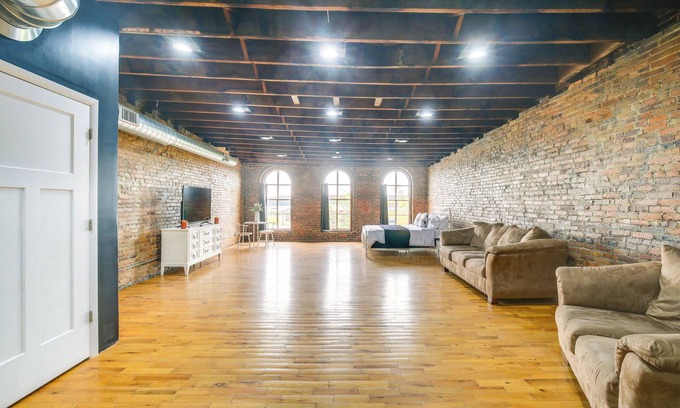 Hannibal Apartment | Deck + River View: Loft in Downtown Hannibal