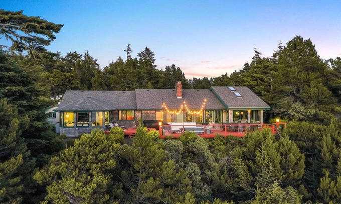 Florence House | Deck w/Private Beach,HotTub,FirePit