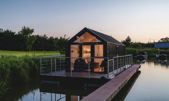 Huxley Apartment | Deep in the Cheshire countryside, with only the bulrushes and birds for company, is this incredible