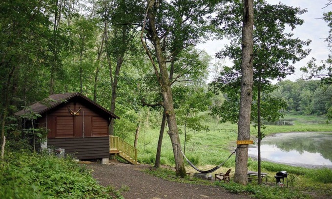 East Troy Cabin | Deer Run - Antique Scout Cabin Suite