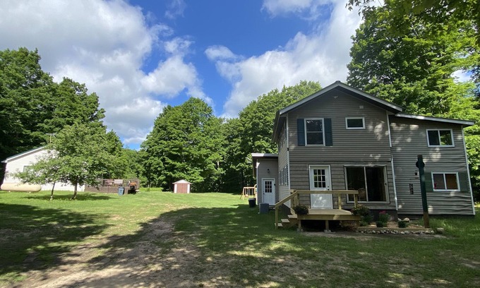 Trout Lake Cabin | Deerfoot Lodge - WIFI - atv trail - m-123 Eckerman/6.4 miles N of Trout lake