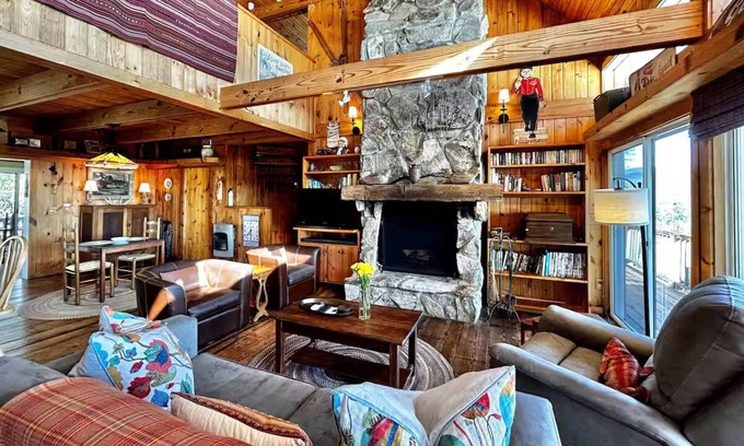 Scaly Mountain Cabin | Deja View Lodge: Highlands 12 Acre Private Estate