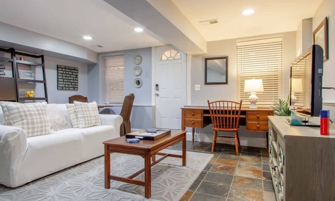 Near Northeast Apartment | Delightful 1-BR Accommodations/Nearby METRO