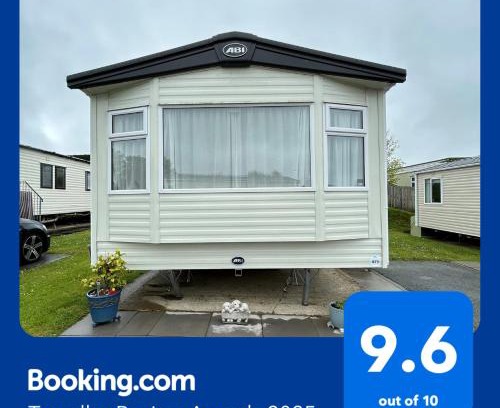 Cross Inn House | Delightful 2 bedroom Caravan, Pencnwc, New Quay