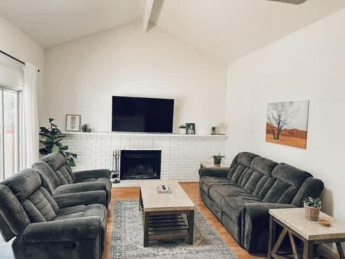 Northwest Reno House | Delightful 4BR Home Nr Downtown Reno w Fireplace