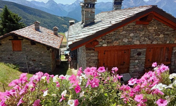 Venoz Apartment | Delightful apartment at 1800m above sea level with a view on the Alps