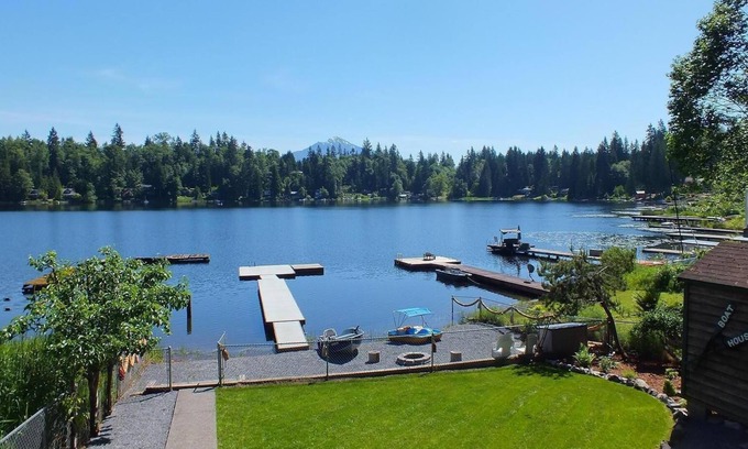 Lake Bosworth Cabin | Delightful Bungalow on Lake Bosworth!