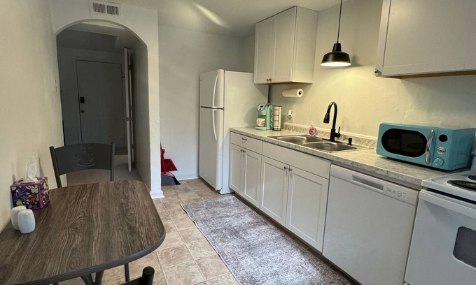Roanoke Apartment | Delightful Duplex in Roanoke- Close to the Hospitals and Pet friendly!
