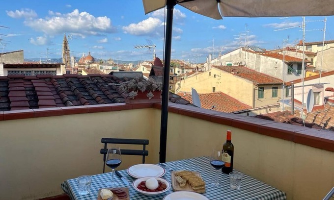 Santo Spirito Apartment | Delightful near Pitti with fireplace, wi-fi, washing machine and terrace with view