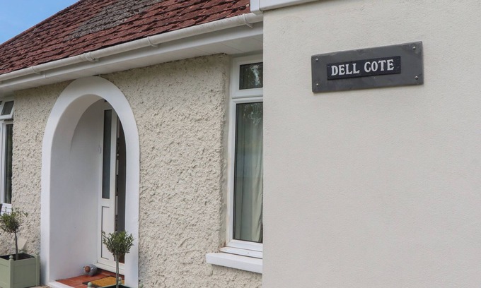 Clearbrook Cottage | DELLCOTE, pet friendly, with open fire in Yelverton