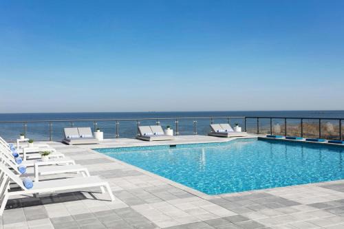 Northeast Virginia Beach Resort | Delta Hotels by Marriott Virginia Beach Waterfront Suites