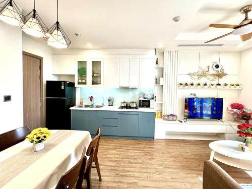 Tu Liem Apartment | Delux Two Bedroom Apartment In Vinhomes Green Bay Near Marriott And Keangnam
