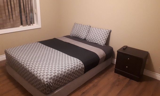 Fort McMurray Apartment | Deluxe 2 Bedroom 2 Bath Apartment and Den with Gym