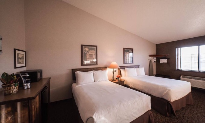 St. Joseph Hotel | Deluxe 2 Double Beds in Stoney Creek St. Joseph, Relax on the balcony