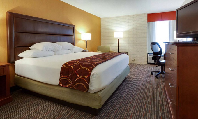 Englewood House | Deluxe & Attractive Room w/ Excellent Amenities