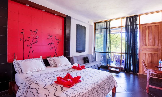 Torio House | Deluxe Double Room with Balcony and Sea View