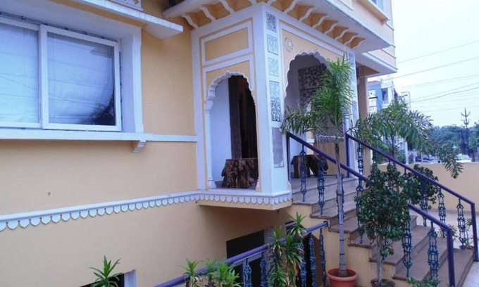 Jagatpura Bed & Breakfast | Deluxe Double Room #6/W breakfast
