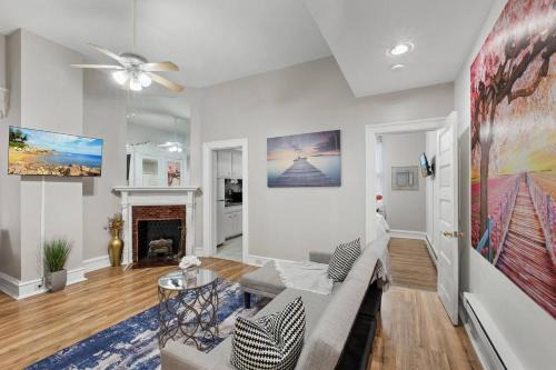 Chinatown Apartment | Deluxe Flat In Center City