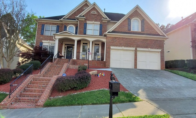 North Raleigh House | Deluxe! New Basement Loft, Ready for Families with Private Office Space for Work