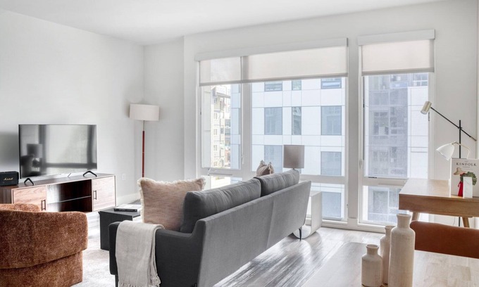 South Lake Union Apartment | Deluxe South Lake Union 1BR w/Gym & W/D, near Denny Park, by Blueground