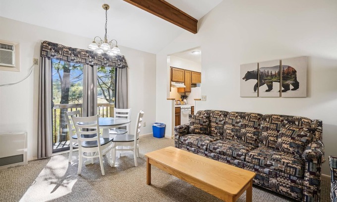 West Bridgewater Hotel | Deluxe Two Bedroom Suite on the 2nd floor with outdoor heated pool 20304