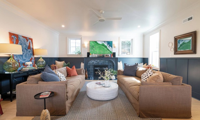 Historic Oakwood House | DeLUXeDwelling-7BR/4BA-ChefsKitchen-20Guests-Pets