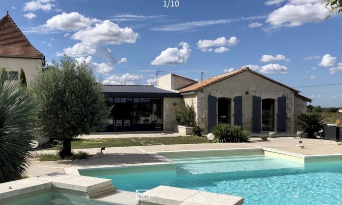 Barbezieux-Saint-Hilaire Villa | Demeure Charentaise D'exception Piscine Jacuzzi Balnéo Jardin Paysagé vue Vallée