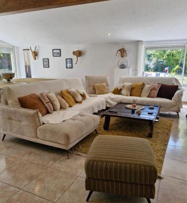 Etauliers Villa | Demeure en pierre avec piscine privée