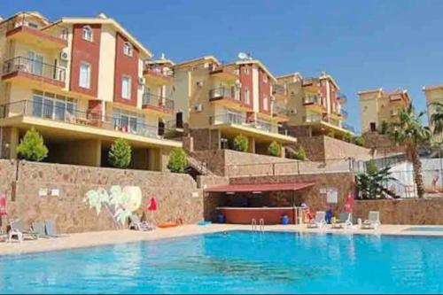 Kadnlar Denizi Mahallesi Villa | Deniz manzaralı, havuzlu ve Bahçeli triplex villa