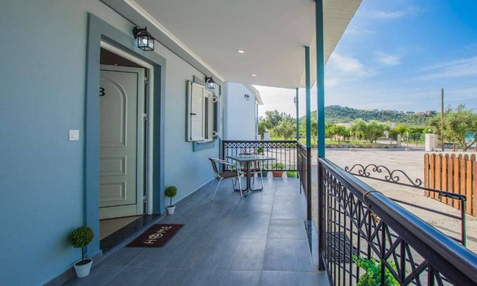 Zakynthos Apartment | Dennis Tsilivi Houses & Studios