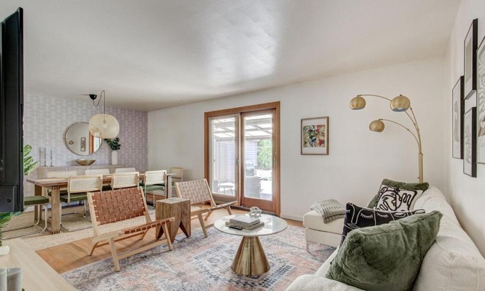 South Westminster House | Denver Basecamp-10mins from DT - Hot Tub - Large Yard