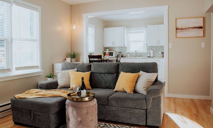 Okanagan-Similkameen Bed & Breakfast | Desert Shores: 104 (Dog Friendly) Minutes to Lake
