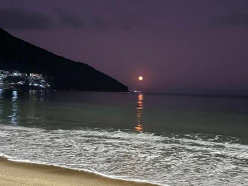 Martim de Sa Apartment | Desfrute bons momentos na praia Martim de Sá Pé na areia Aceitamos Pet pequeno porte