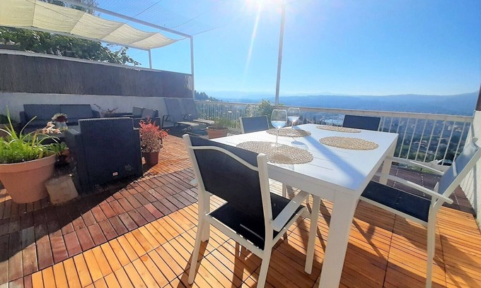 Poio House | Design and relax in Chalet in exclusive area but very close to the sea, central.