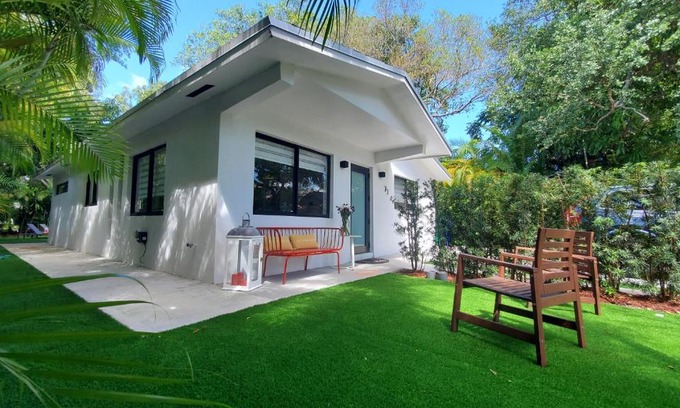 Buena Vista House | Design District by Midtown, Wynwood, Brickell, 10 min to the Beach, FREE PARKING