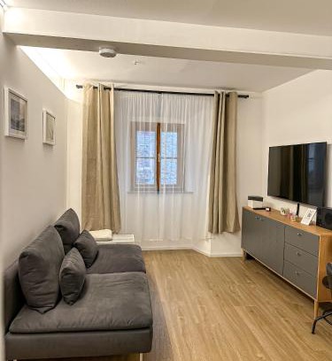 Hallein Apartment | Design Stadthaus Apartment mit privatem Zugang