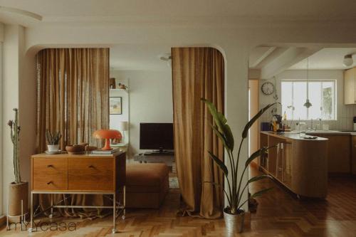 San Miguel Chapultepec Apartment | Design week/Architect's artistic Apt in Mex City