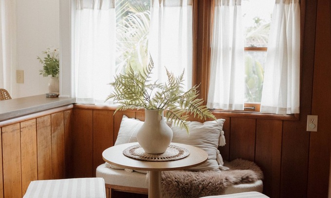 Beach Barber Tract House | Designer Bird Rock bungalow, Walk to the beach, local coffee, and La Jolla’s best hidden gems.