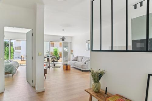 Carnot Apartment | Designer flat, luxurious, close from Palais, terrasse, private garage, Air Conditoning
