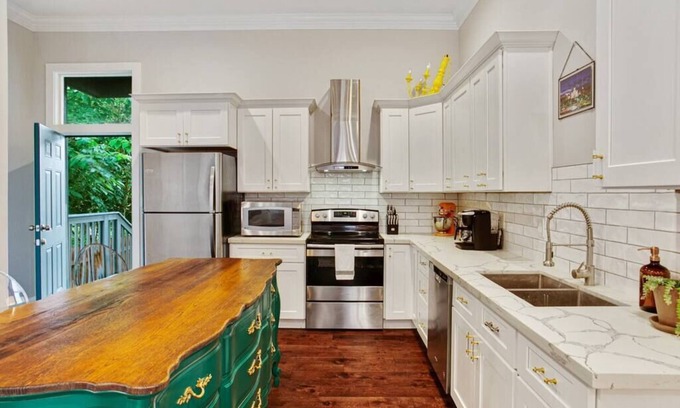Milan House | Designer's Dream! 3 bed/2.5 bath