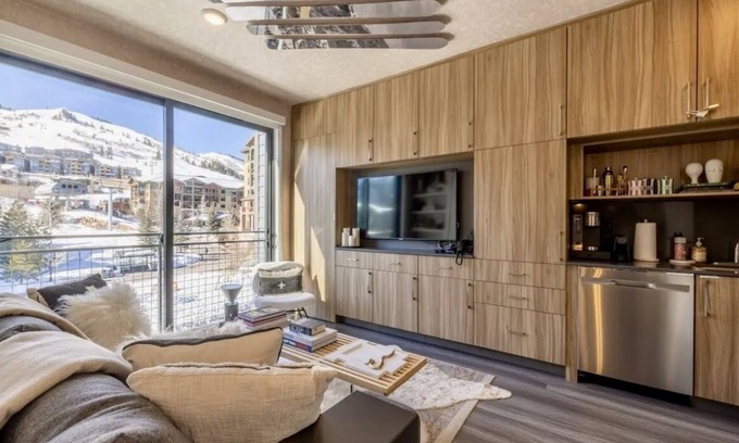 Park City Apartment | Designer Studio “The Vice Retreat”