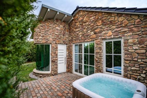 Ruedesheim am Rhein House | Designhaus - WHIRLPOOL - TERRASSE - GARAGE - 10 PERSONEN - AUFZUG - KÜCHE - FAMILIENFREUNDLICH - WIFI - NETFLIX