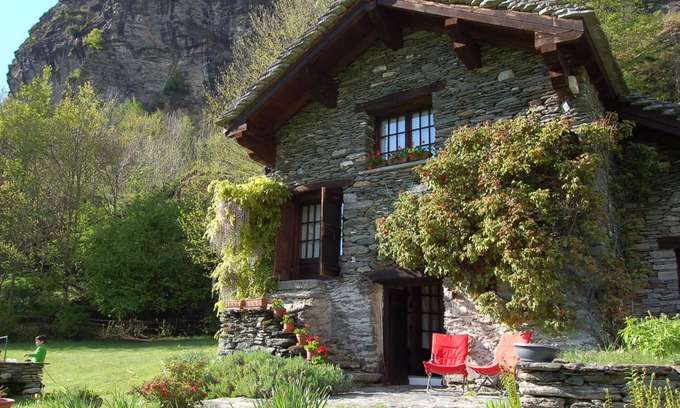 Croveo House | Detached 3½-room rustico with spacious and well-kept garden plot
