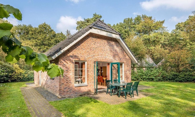 Hooghalen House | Detached 6-person bungalow, perfect for families.