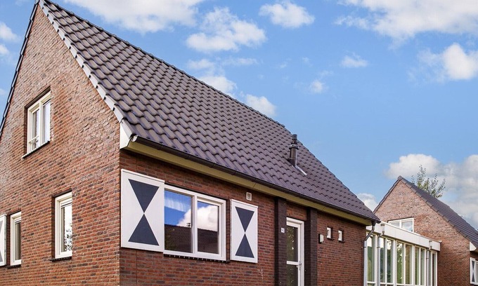 Hoeven House | Detached bungalow for 14 persons