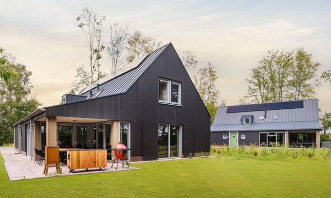 Gasselte House | Detached group accommodation for up to 14 people