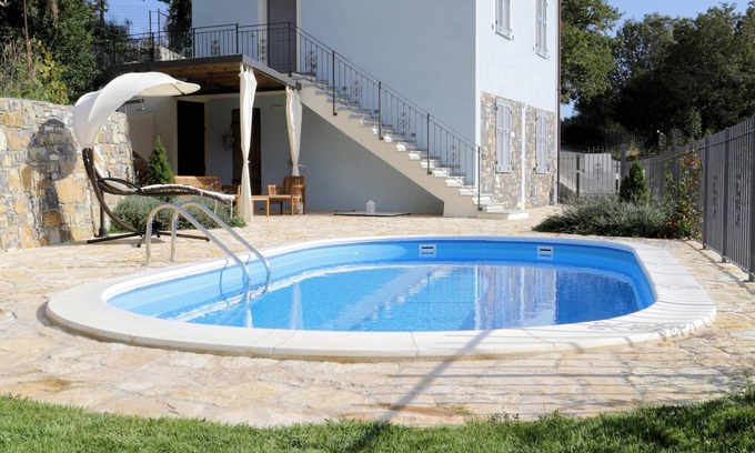 Pontedassio House | Detached house, with swimming pool, open view, barbecue and private parking.